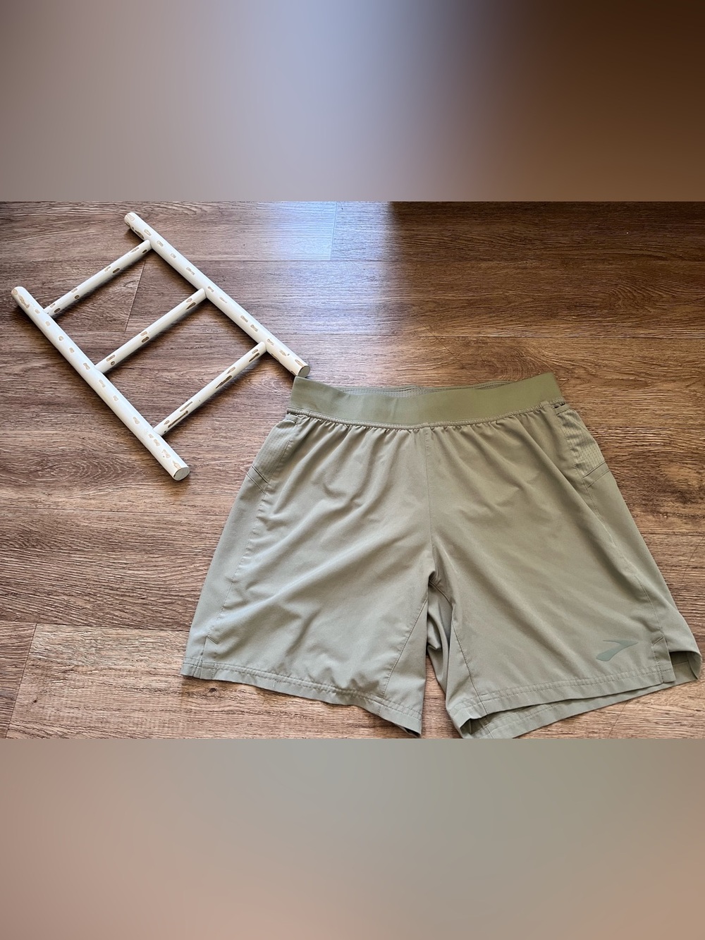 Brooks Mens Sherpa 7" Shorts Pebble Gray Lined Small